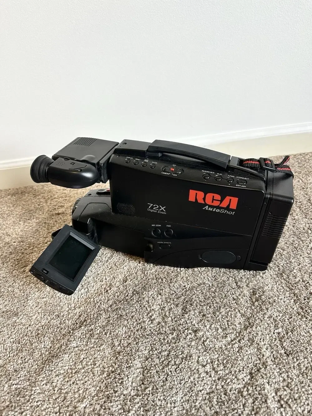 Vintage RCA CC4252 Auto Shot 72X Zoom VHS Camcorder NOT TESTED